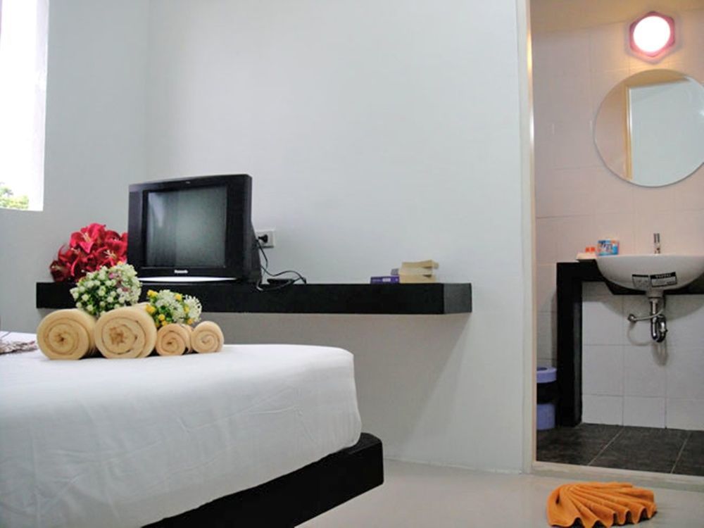 Harmony Bed & Bakery Bed & Breakfast Koh Lipe Exterior photo